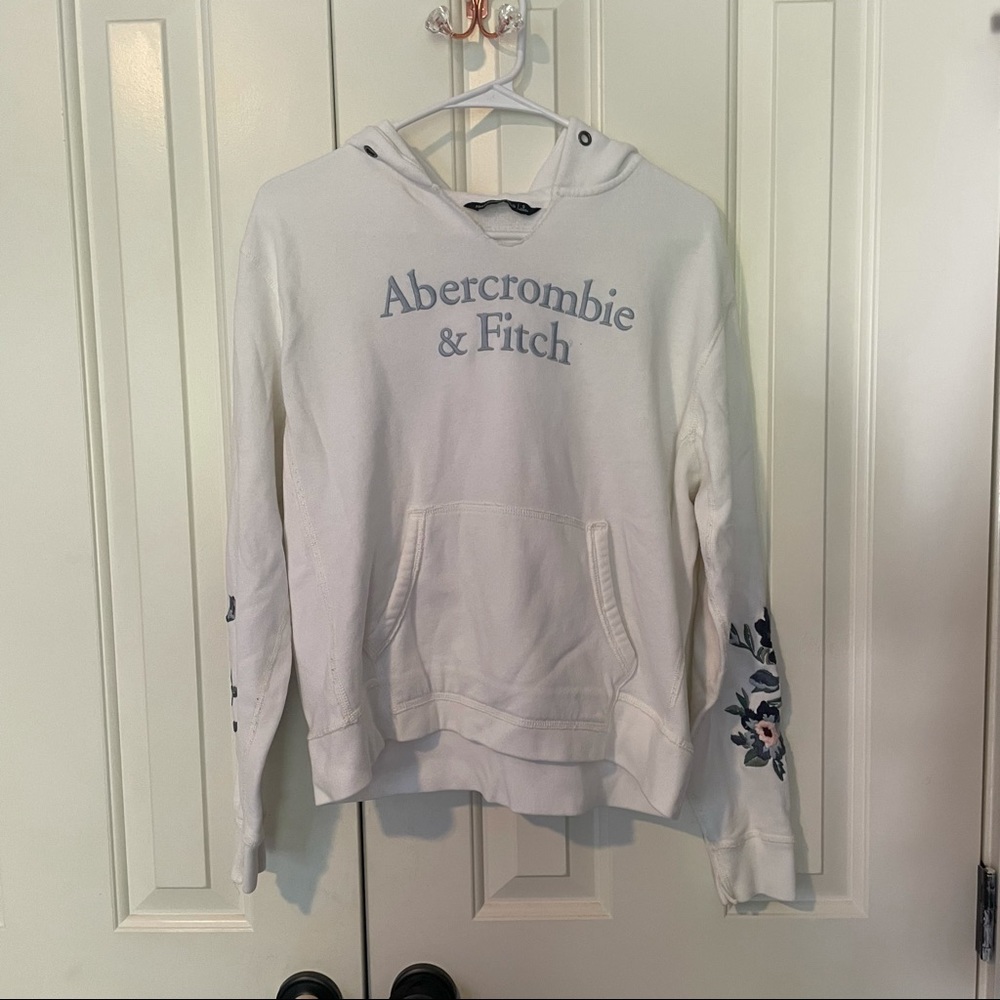 🌷3 for $25🌷 White Abercrombie Embroidered hoodie